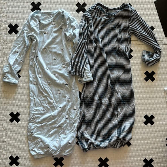 2 pack Carter’s sleep gowns - Picture 1 of 7